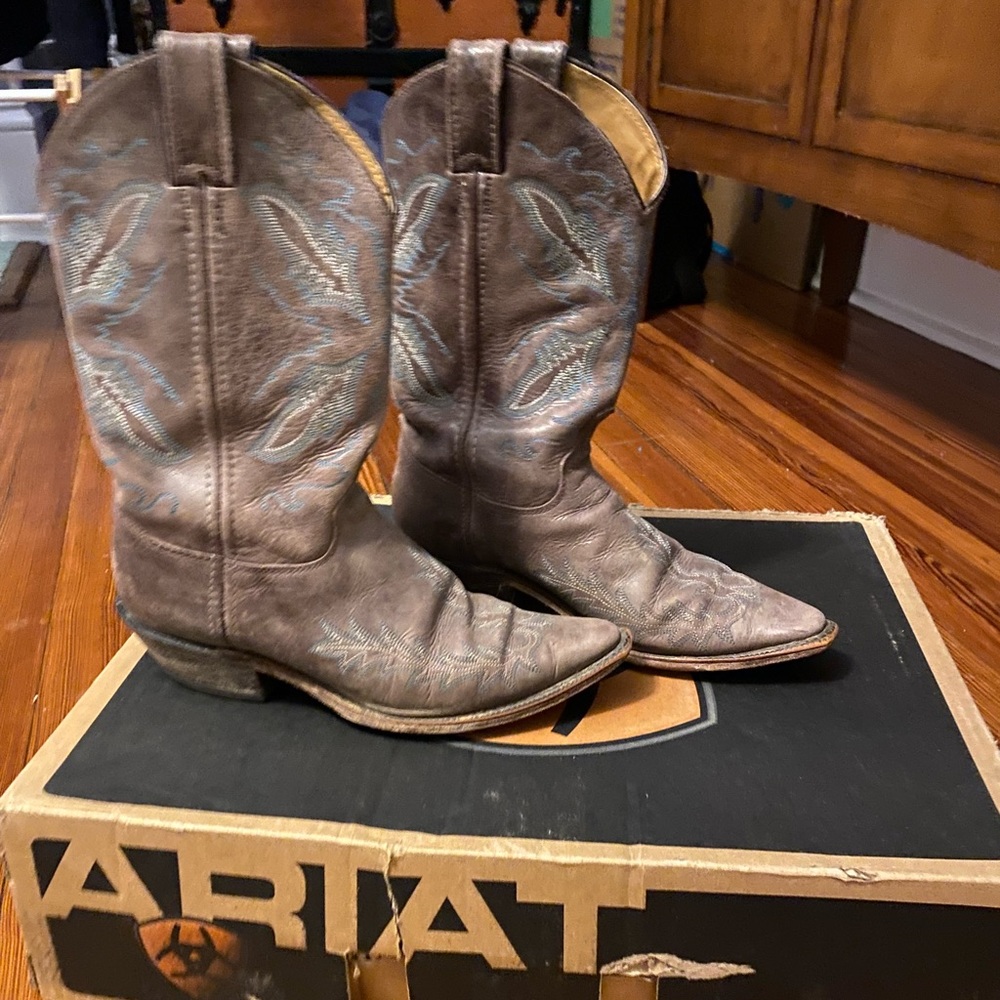 Ariat Women’s Size 8 cowboy boots